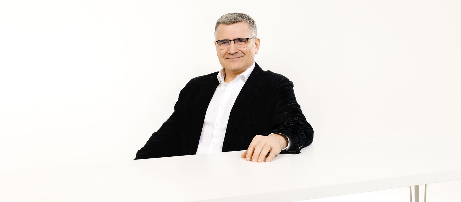 Regimantas - Home Header Img